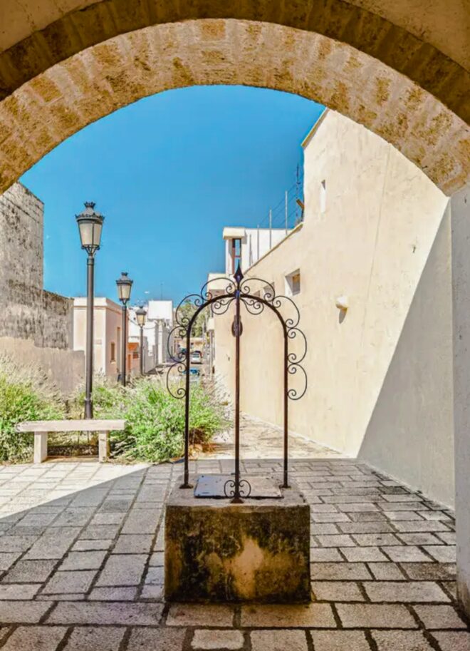 Antico pozzo all'ingresso di corte crudili