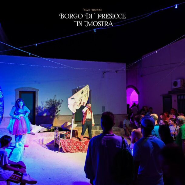 Spettacolo teatrale a Corte Crudili durante Borgo di Presicce in Mostra