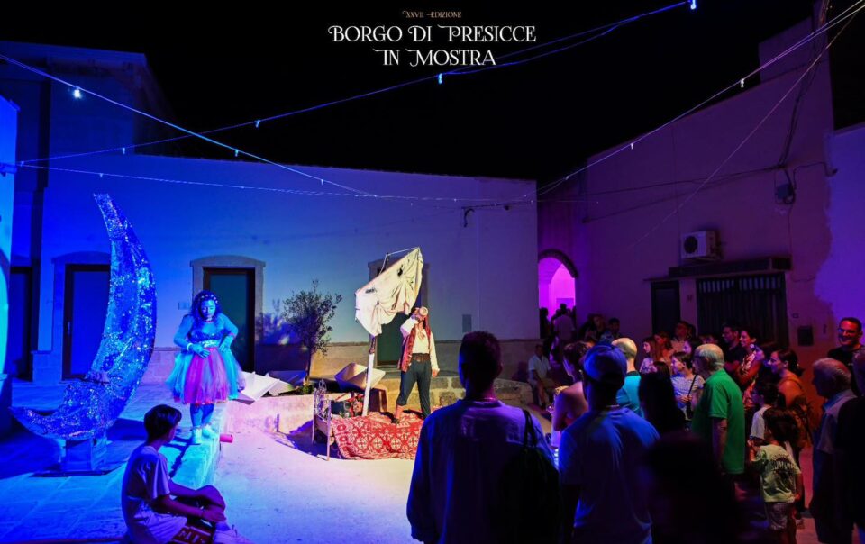 Spettacolo teatrale a Corte Crudili durante Borgo di Presicce in Mostra